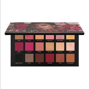 Huda Beauty Rose Gold REMASTERED Eyeshadow Palette